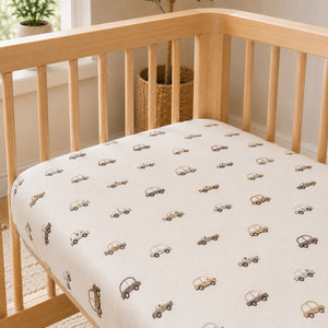 cotton fitted sheet, custom-made in the UK to fit selected Nestig Mini Crib mattresses, including Mini Snow, Mini Wave and Mini Cloud sizes. Fully elasticated all the way around for a snug, smooth and secure fit.