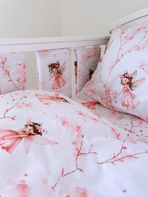 Fairy-Themed Baby Bedding Set with Cot Wraps – A soft and safe nursery bedding set with padded cot wraps, made from Oeko-Tex certified cotton