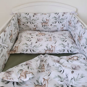 Forest Friends baby bedding set with woodland animal print, 100% cotton, Oeko-Tex certified, includes duvet cover (90x120 cm), pillowcase (40x60 cm), and bumper (30x180 cm) for standard UK cot (60x120 cm), soft, breathable, and safe for baby's skin.