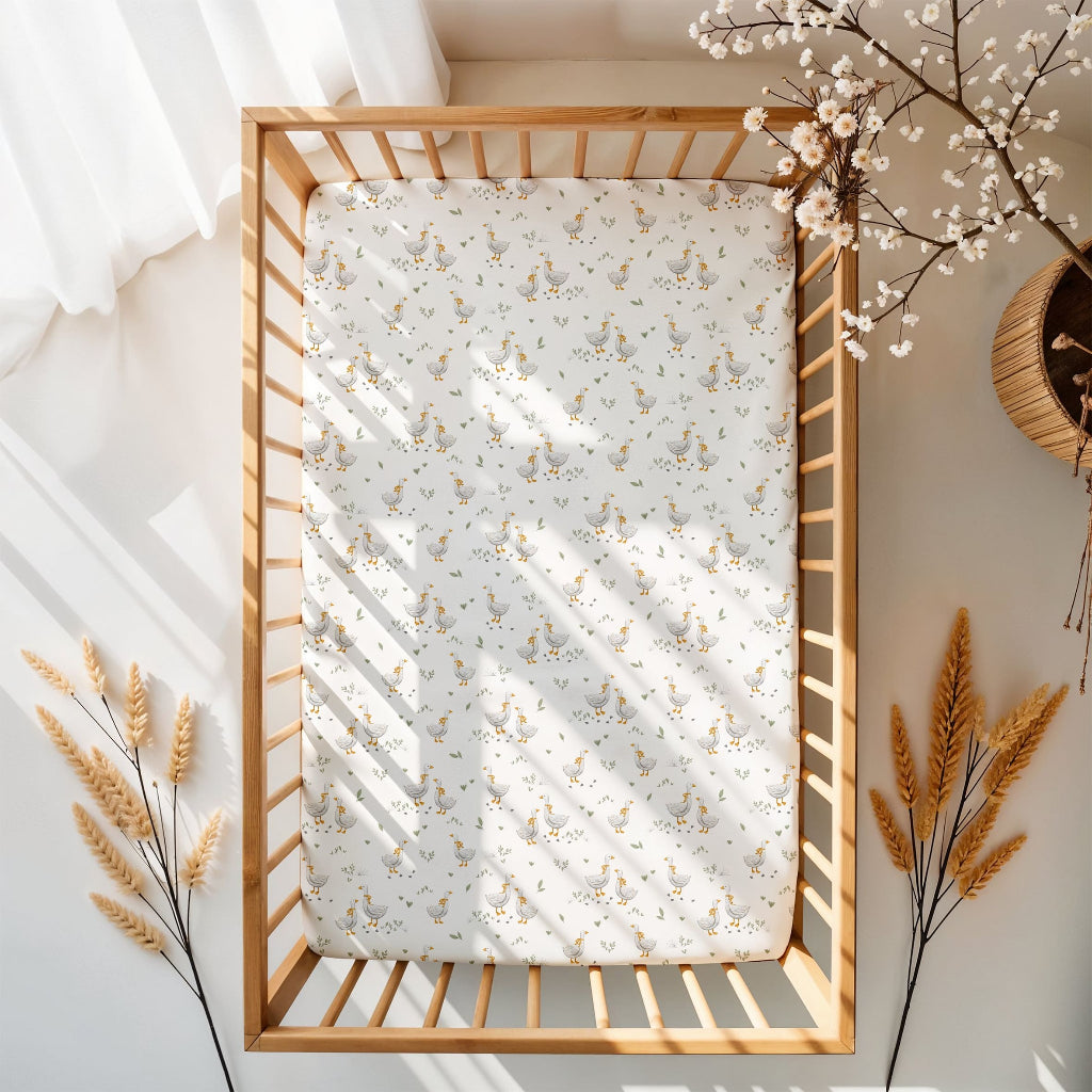 Baby fitted sheet, Little Goose and meadow print with green leaves adds a calm, nature-inspired feel. It’s also a perfect gift for a natural baby shower,