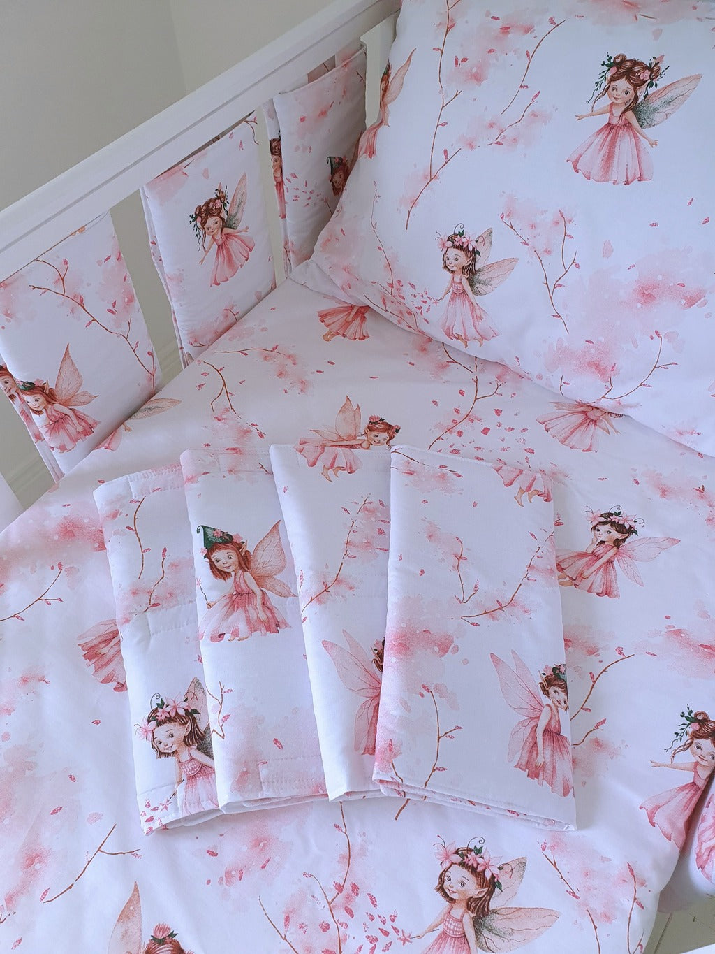 Baby Girl’s Fairy-Themed Cot Bedding Set – Includes a duvet cover, pillowcase, and padded cot wraps in a delicate pink fairy design