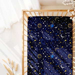 This Space-themed fitted sheet is an ideal addition to your little astronaut’s nursery, designed to fit cots, cot beds, SnuzPods, and Maxi Cosi UK