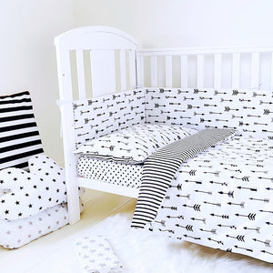 COT  BEDDING SET WITH BUMPER FOR BOYS  & GIRLS MONOCHROME NURSERY PERFECT FOR COT BED 60 X 120 CM  We love simplicity. Beautiful bedding with a black and white design and matching products are available, this unique and unisex theme makes a super stylish statement in a little one's room. 